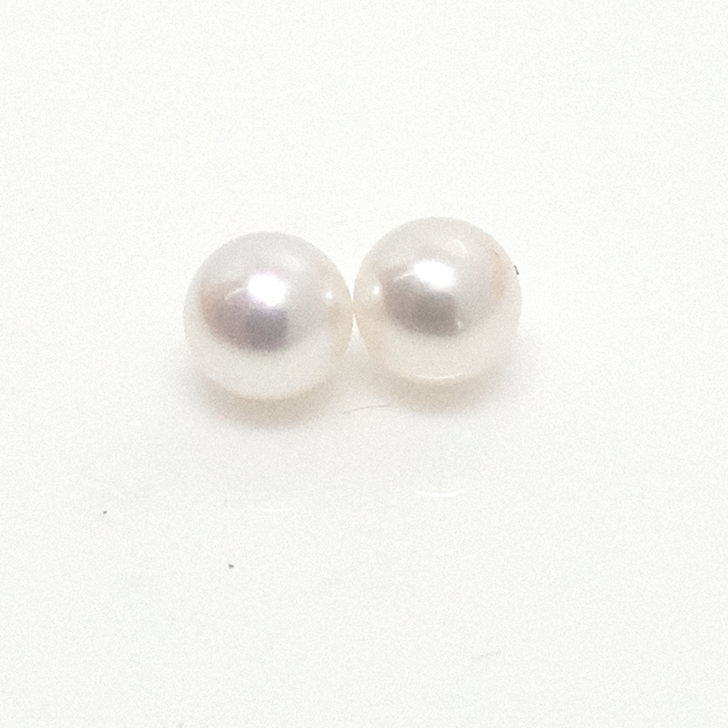 White Round 3.5mm Pair